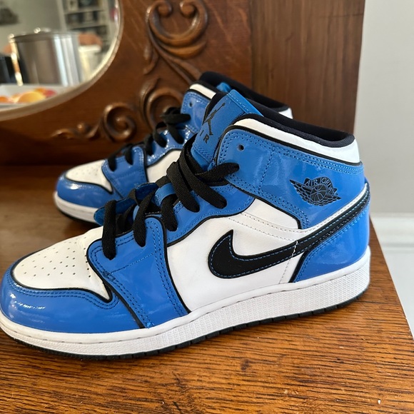 Jordan Shoes - Jordan 1 amid “Signal Blue”